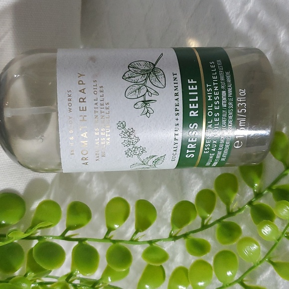 Bath and Body Works Eucalyptus + Spearmint Essential Oil Mist- 156ml - Picture 2 of 4